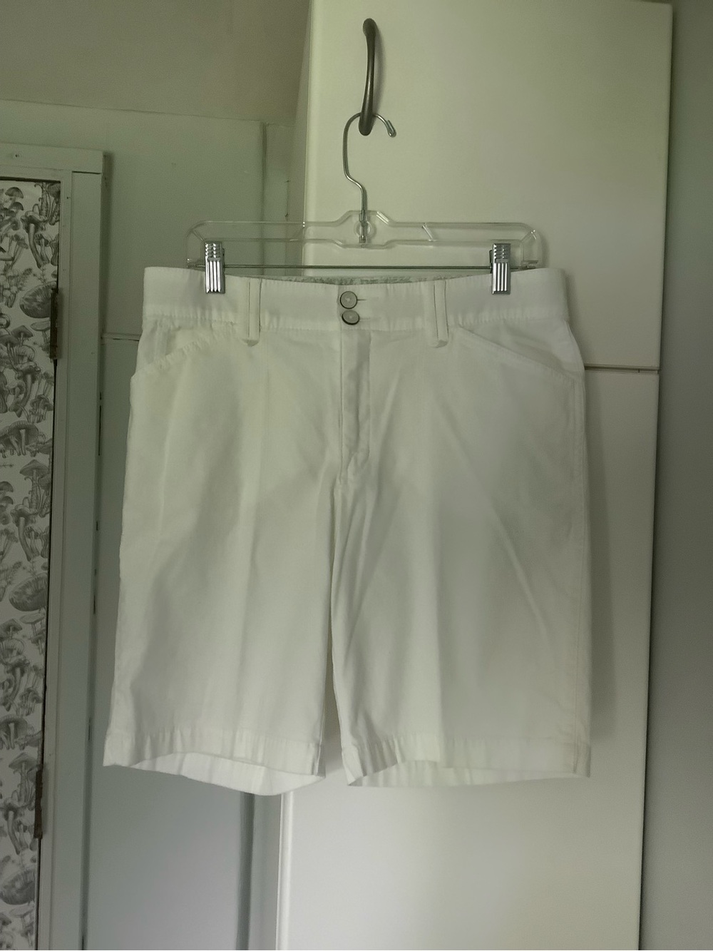 Lee Women's White Mid-Rise Bermuda Shorts